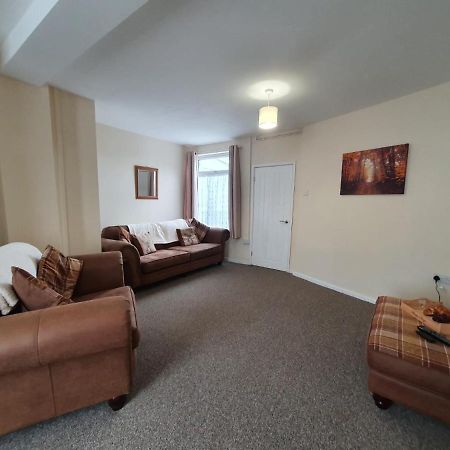2 Bed House, Contractors & Holiday Guests Welcomed Dowlais Екстер'єр фото