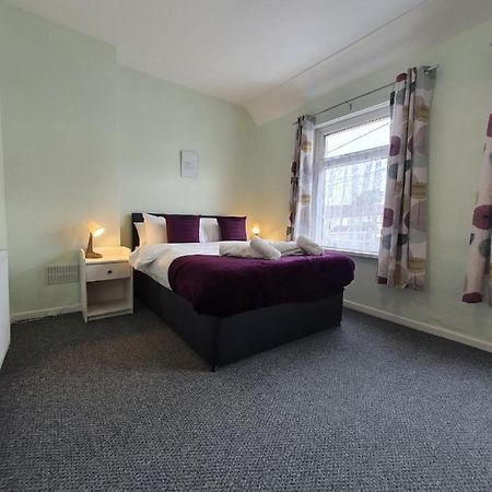 2 Bed House, Contractors & Holiday Guests Welcomed Dowlais Екстер'єр фото