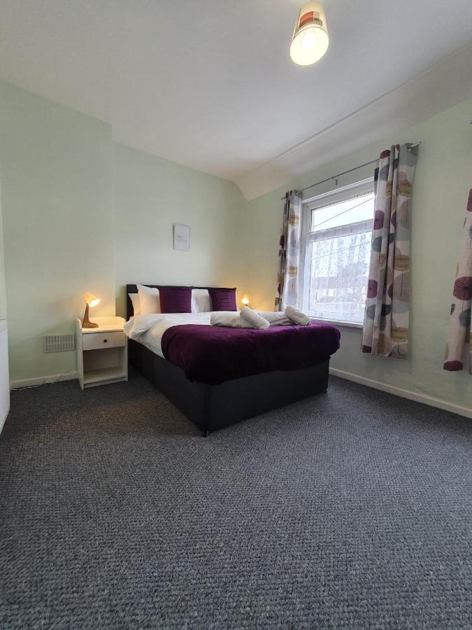 2 Bed House, Contractors & Holiday Guests Welcomed Dowlais Екстер'єр фото