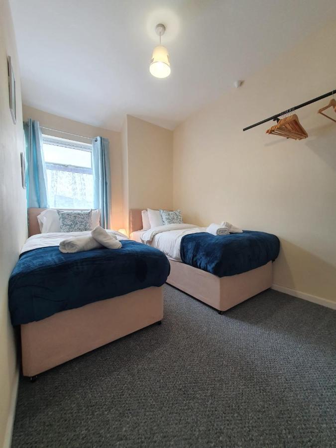 2 Bed House, Contractors & Holiday Guests Welcomed Dowlais Екстер'єр фото