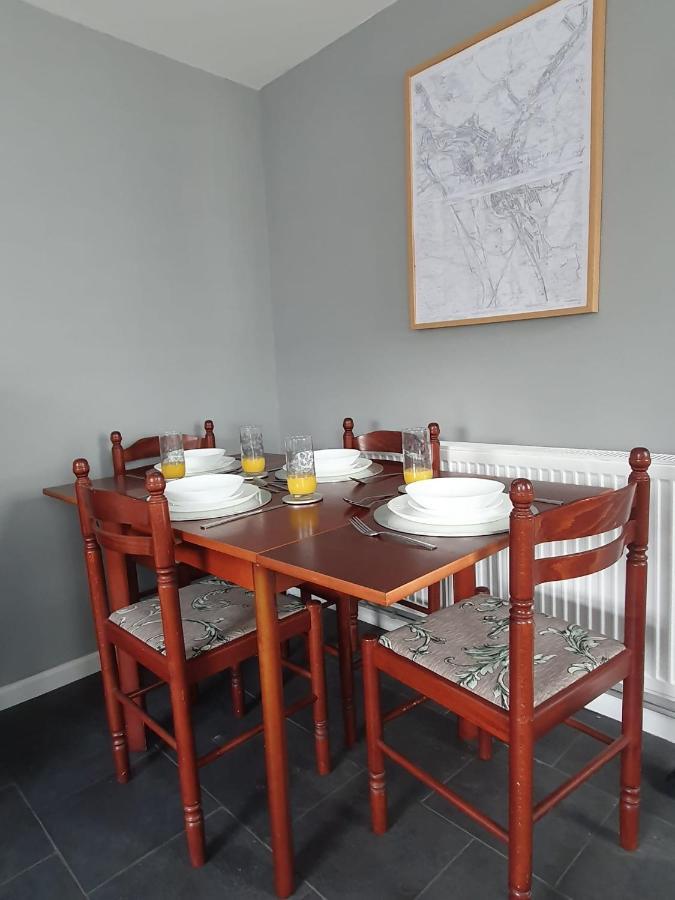2 Bed House, Contractors & Holiday Guests Welcomed Dowlais Екстер'єр фото